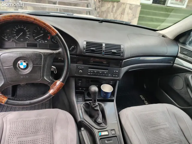 BMW 5 series 2002 · 2.5 MT