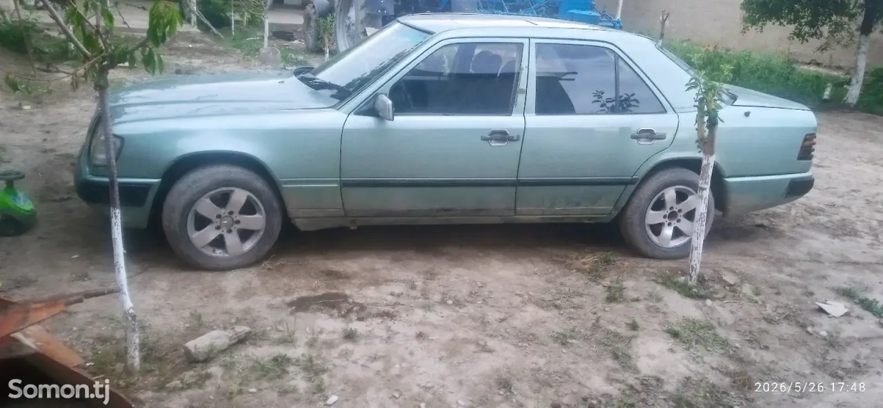 Mercedes-Benz W124 1988 · 2.0 MT