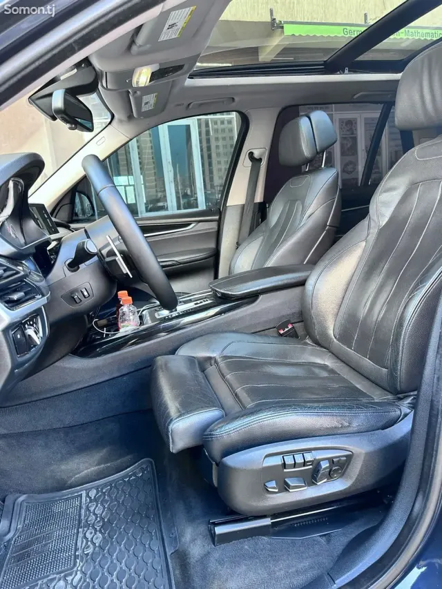 BMW X5 2015 · 3.0 AT