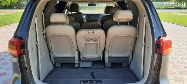 Kia Carnival 2015 · 2.2 AT