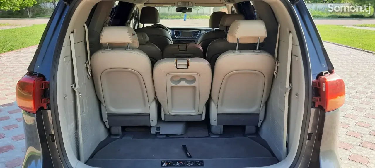 Kia Carnival 2015 · 2.2 AT