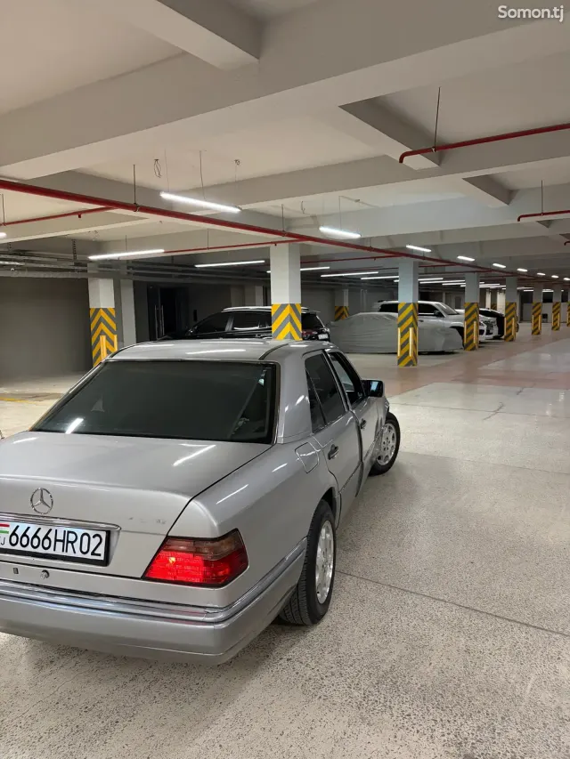 Mercedes-Benz W124 1995 · 2.5 AT