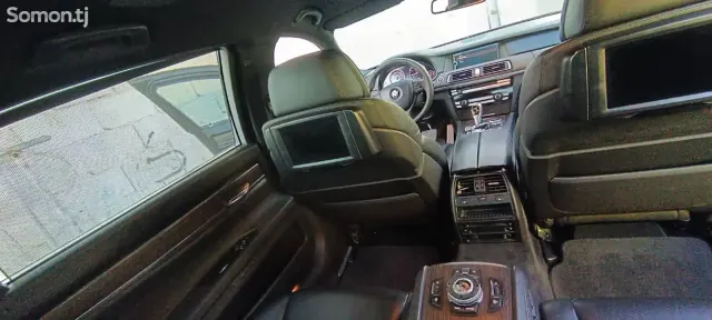 BMW 7 series 2011 · 4.4 AT