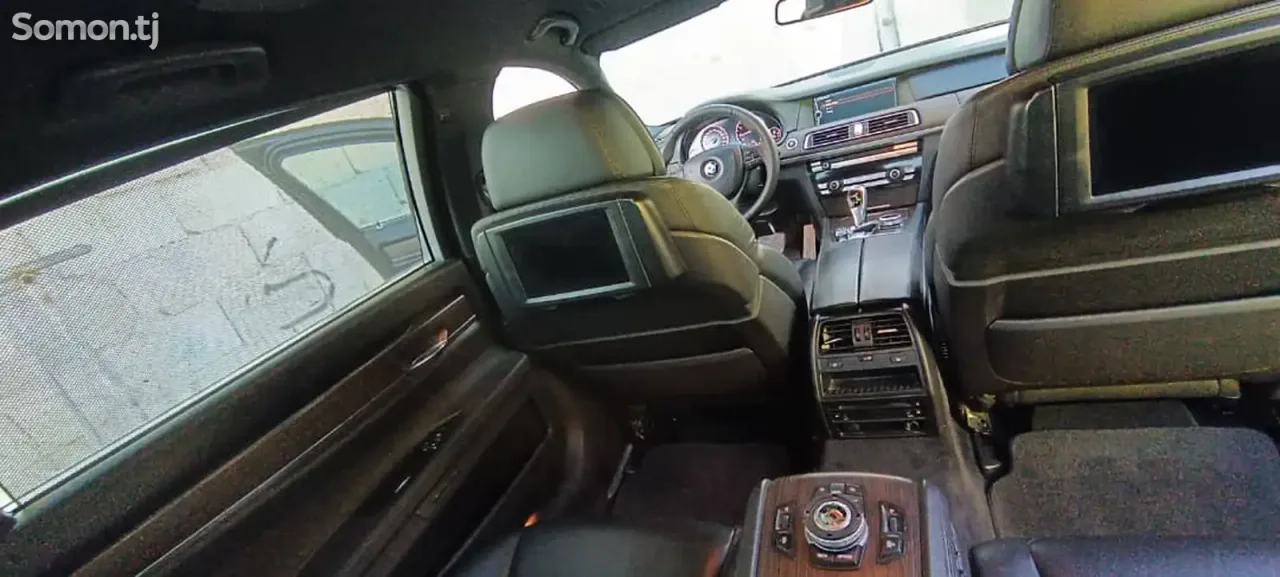 BMW 7 series 2011 · 4.4 AT