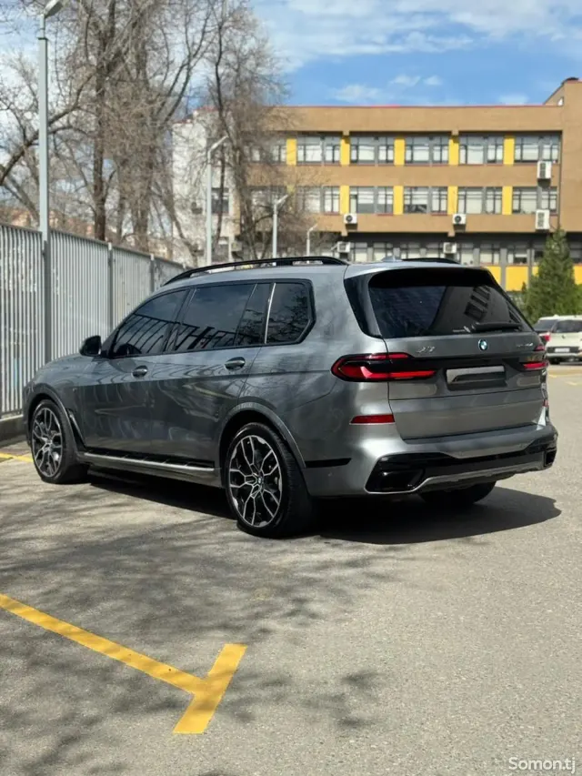 BMW X7 2023 · 4.0 CVT