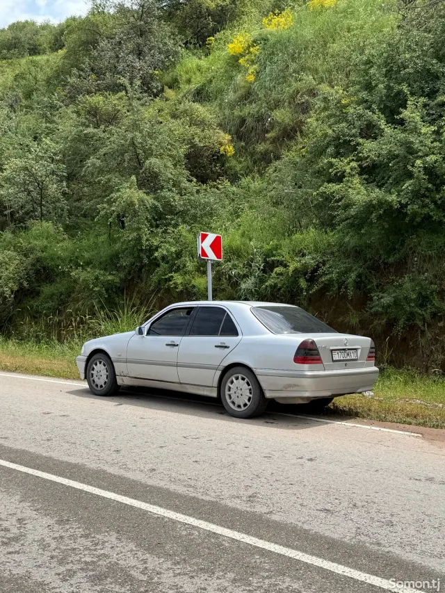 Mercedes-Benz C class 2000 · 2.4 AT