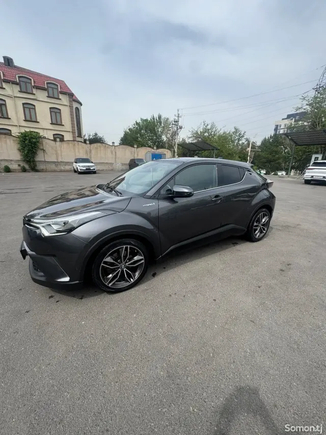 Toyota C-HR 2018 · 2.0 AT