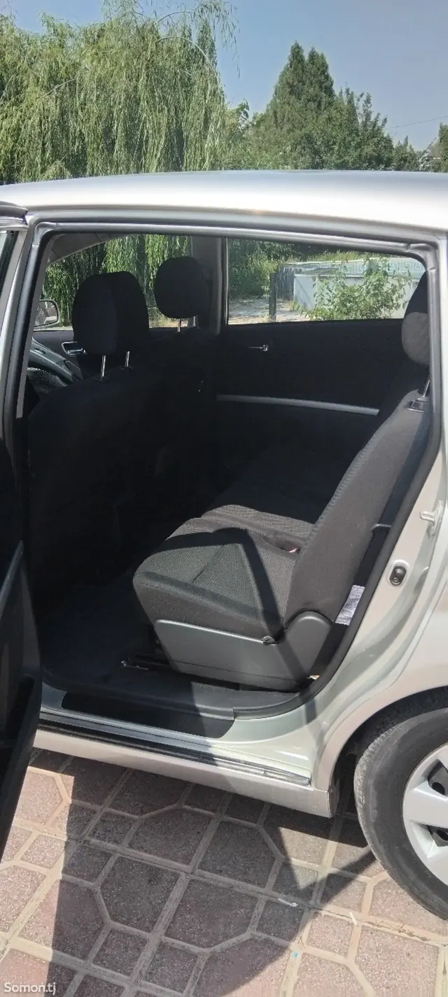 Toyota Verso 2006 · 2.2 MT