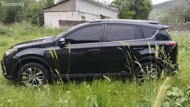 Toyota RAV 4 2016 · 2.5 AT