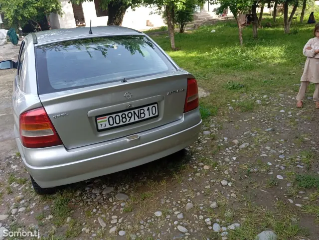 Opel Astra G 1999 · 1.6 MT