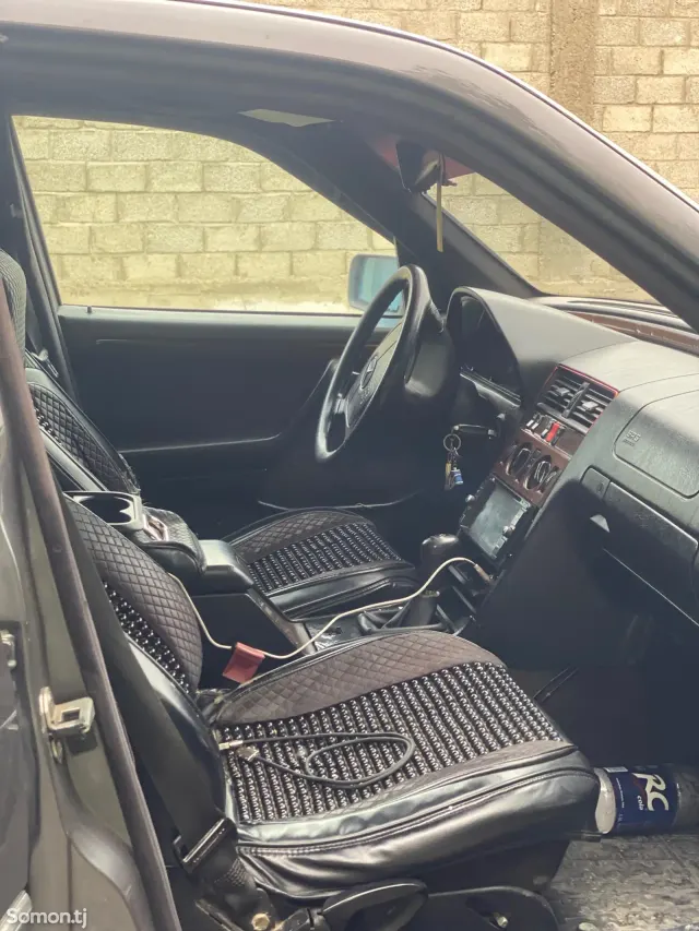 Mercedes-Benz C class 1995 · 2.8 MT