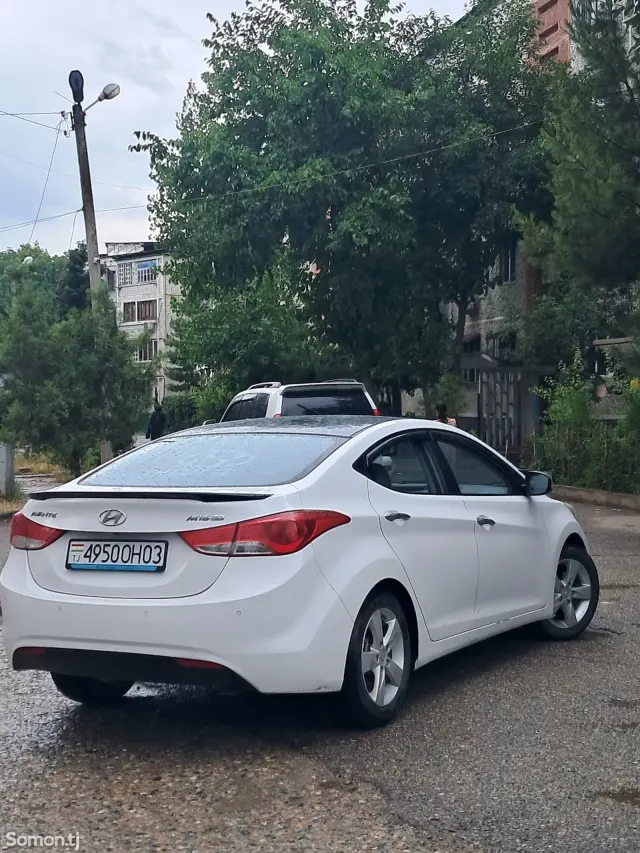 Hyundai Avante 2011 · 1.6 AT