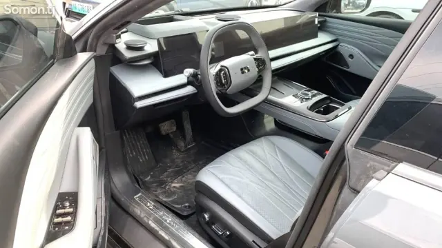 Geely Galaxy E8 2025 · AT