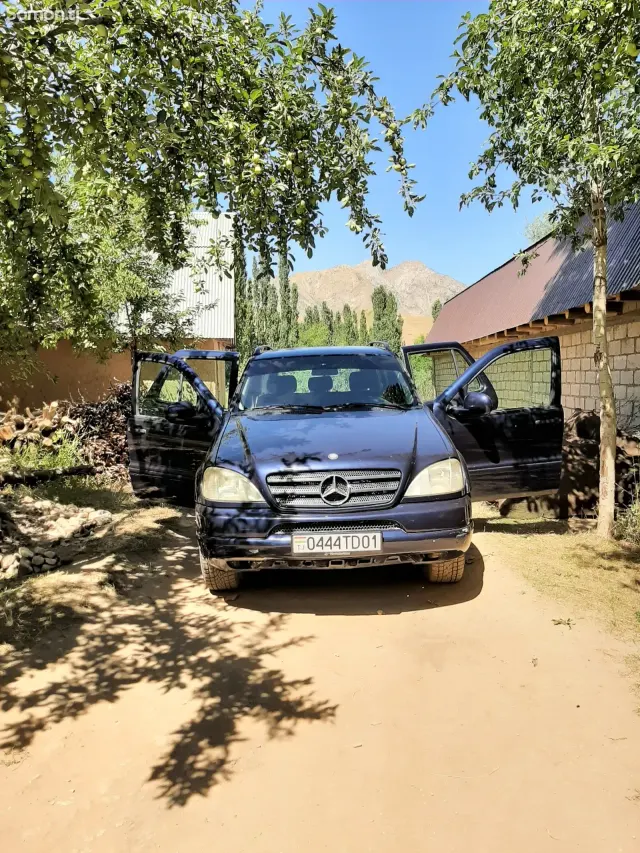 Mercedes-Benz ML class 2000 · 2.4 AT