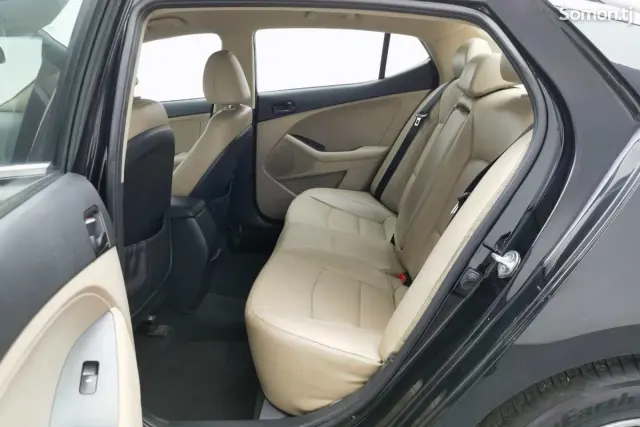 Kia K5 2016 · 1.8 AT