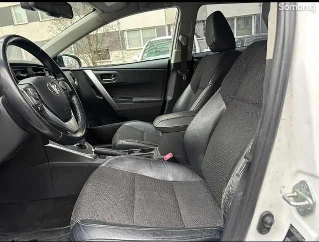 Toyota Auris 2014 · 1.8 AT