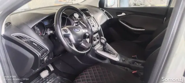 Ford Focus 2012 · 1.6 AT