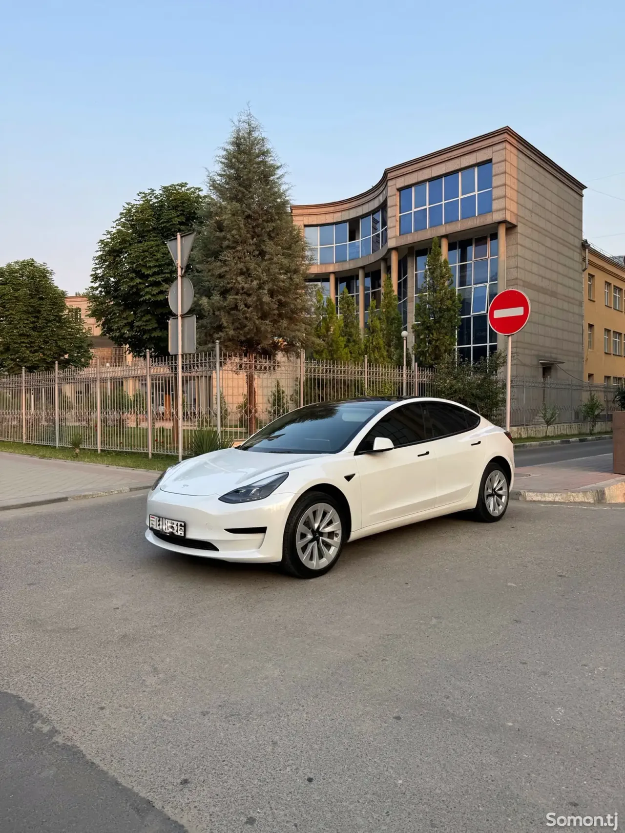 Tesla Model 3 2022 · AT