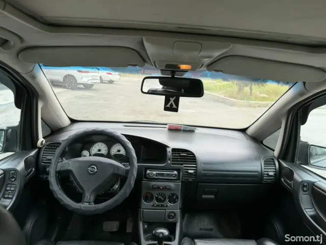 Opel Zafira 2002 · 2.2 AT