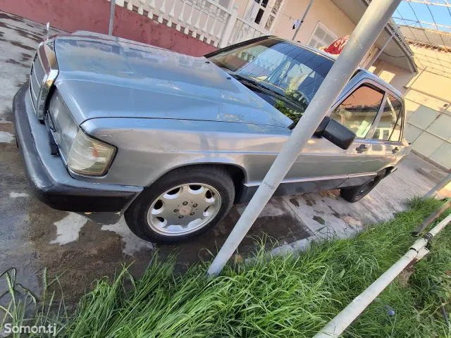 Mercedes-Benz W201 1989 · 2.0 MT