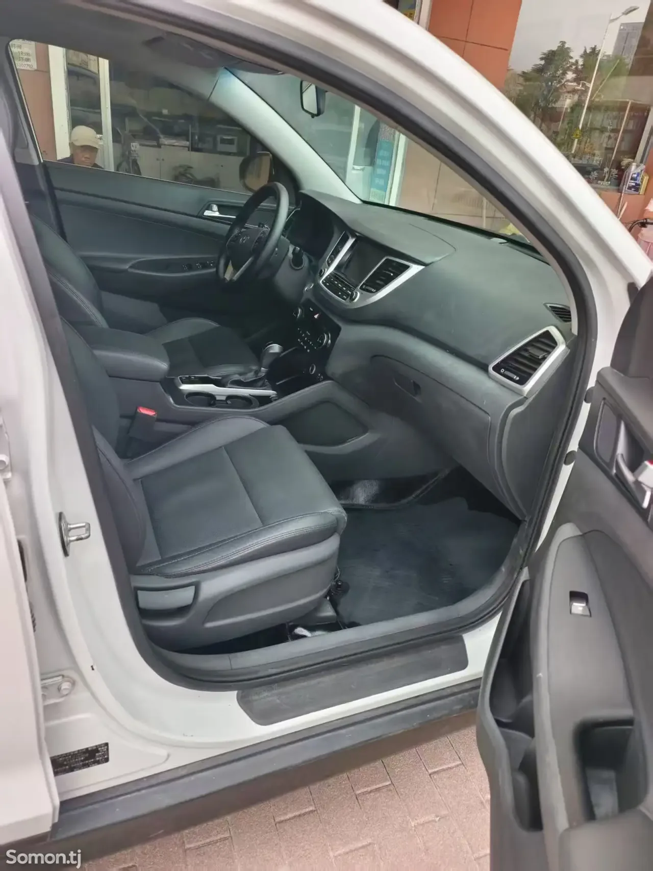 Hyundai Tucson 2015 · 1.6 AT