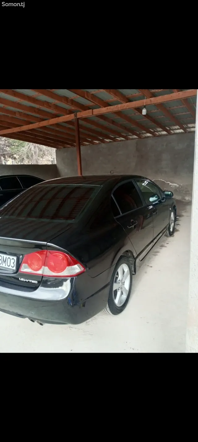 Honda Civic 2006 · 1.8 CVT
