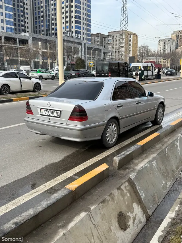 Mercedes-Benz C class 2000 · 2.4 AT