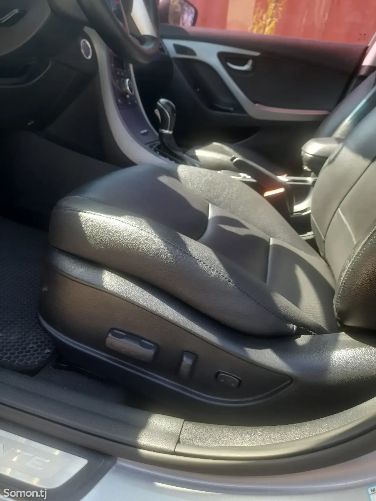 Hyundai Avante 2015 · 1.6 AT