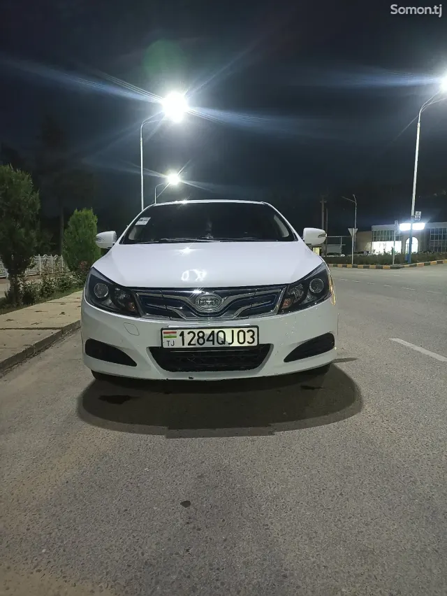 BYD E5 2019 · AT