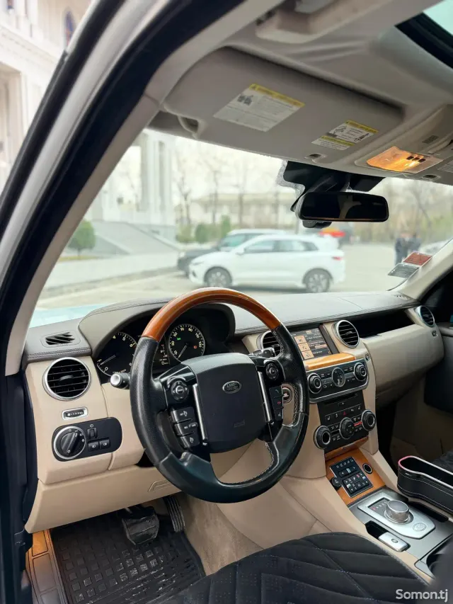 Land Rover Discovery 2015 · 3.0 AT