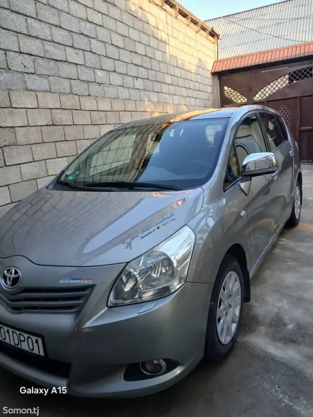 Toyota Verso 2012 · 1.8 MT