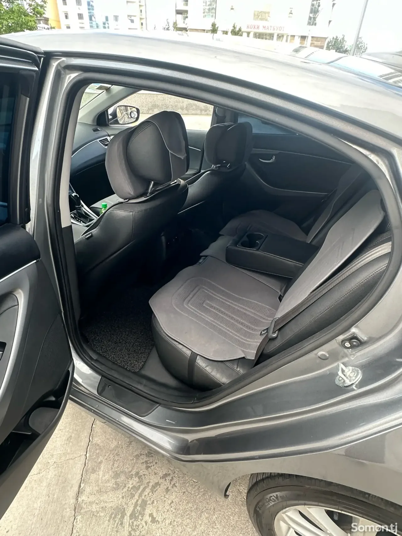Hyundai Avante 2015 · 1.6 AT