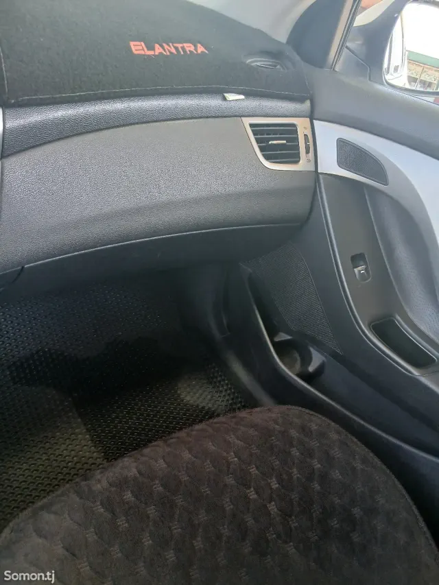Hyundai Avante 2011 · 1.6 AT