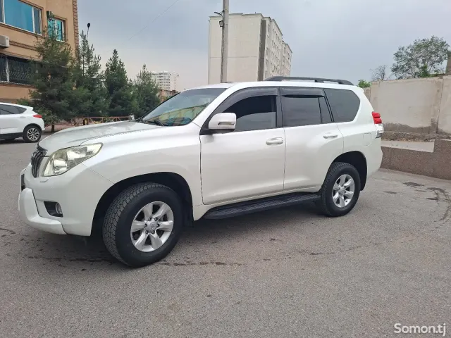 Toyota Land Cruiser Prado 2011 · 2.7 AT