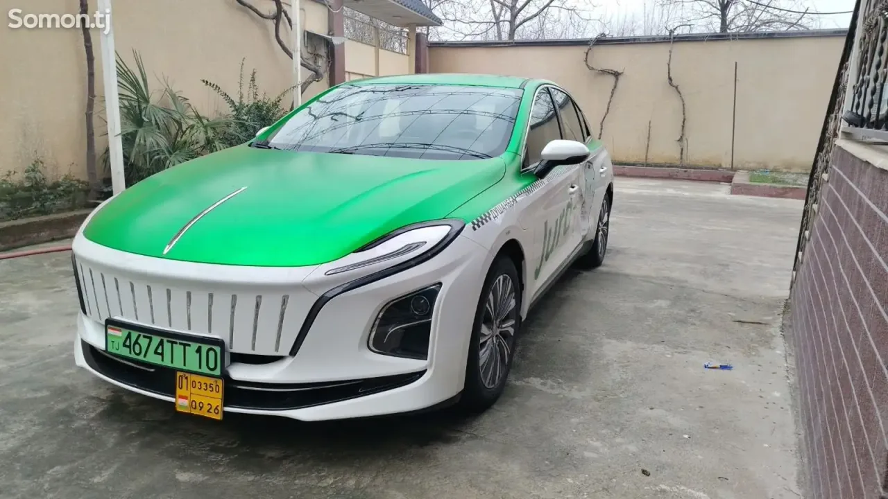 Hongqi E-QM5 2024 · AMT