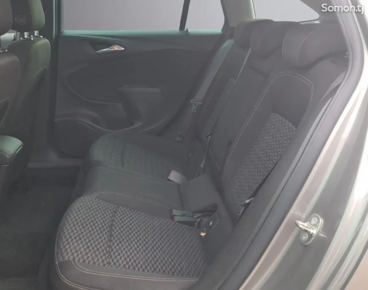 Opel Astra K 2016 · 1.0 MT