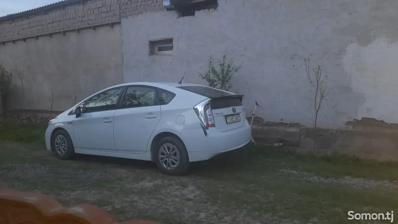 Toyota Prius 2014 · 1.8 AT