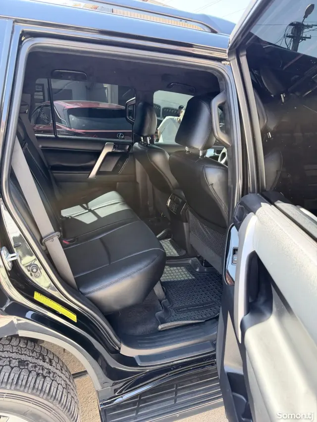 Toyota Land Cruiser Prado 2017 · 3.0 AT
