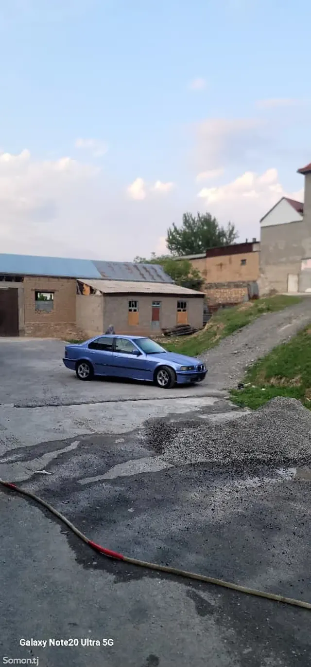 BMW 3 series 1994 · 1.8 MT