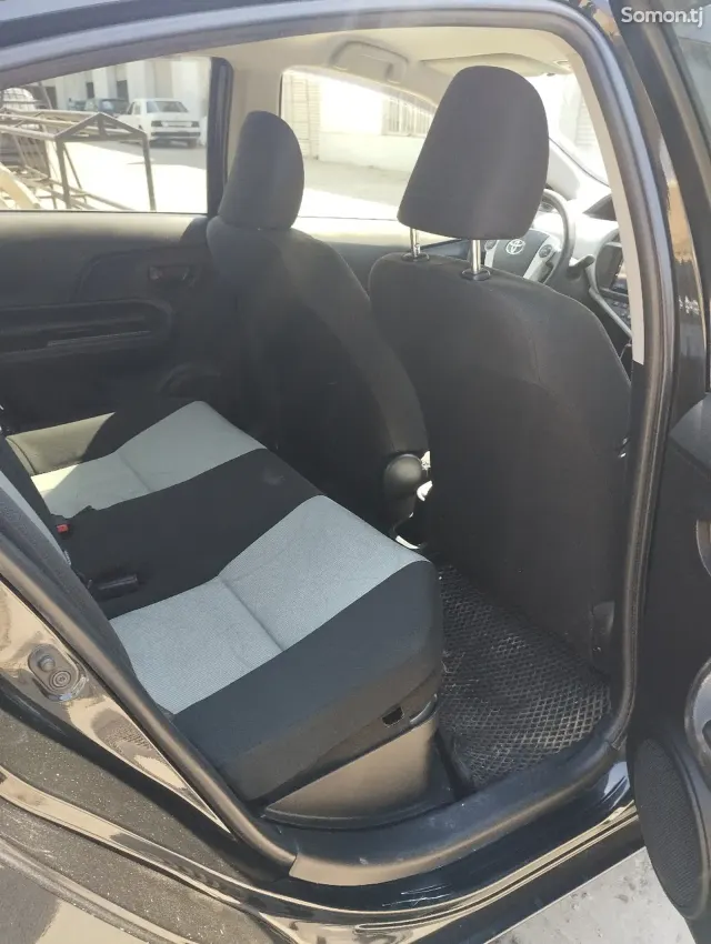 Toyota Aqua 2016 · 1.5 AT