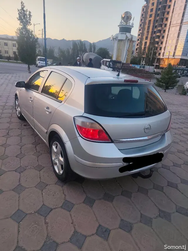 Opel Astra H 2006 · 1.6 MT