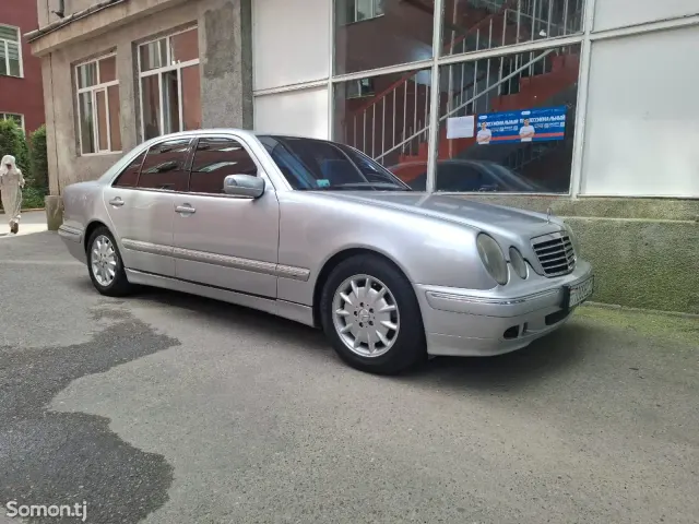 Mercedes-Benz E class 2000 · 2.3 MT