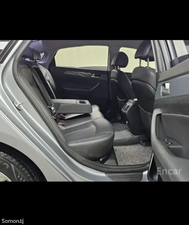 Hyundai Sonata 2016 · 2.0 AT