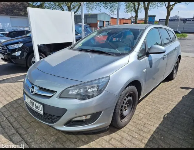 Opel Astra J 2015 · 1.6 MT