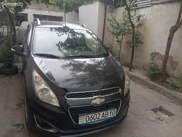Chevrolet Spark 2015 · 1.0 AT