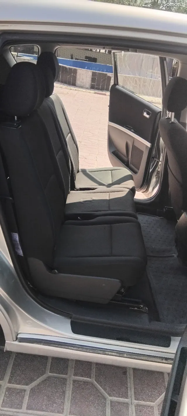 Toyota Verso 2006 · 2.2 MT