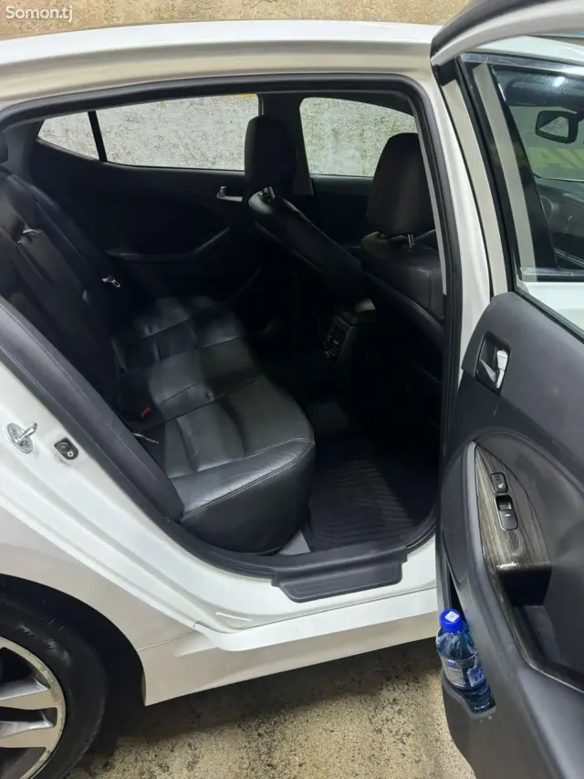 Kia K5 2014 · 2.0 AT
