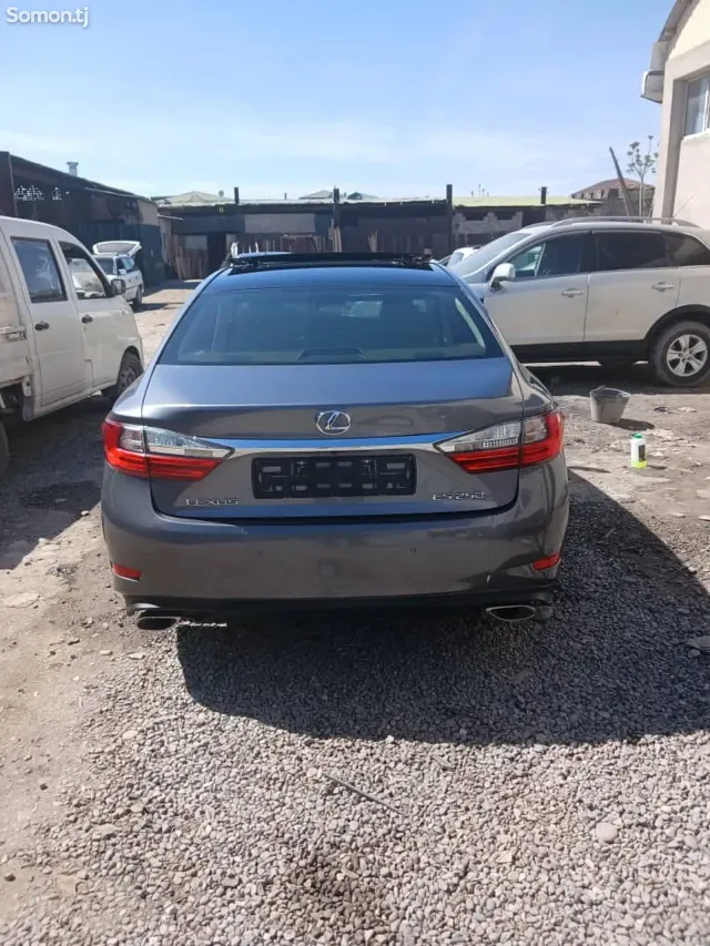 Lexus ES series 2016 · 2.5 AT
