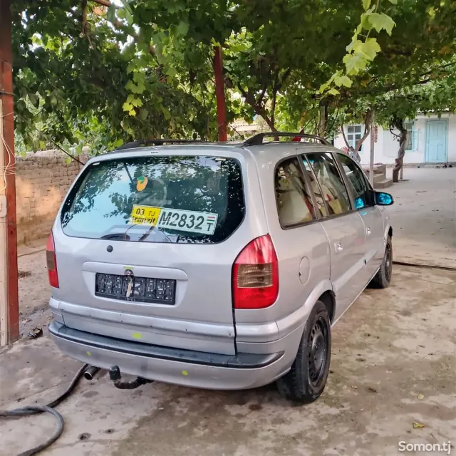 Opel Zafira 2004 · 1.8 MT
