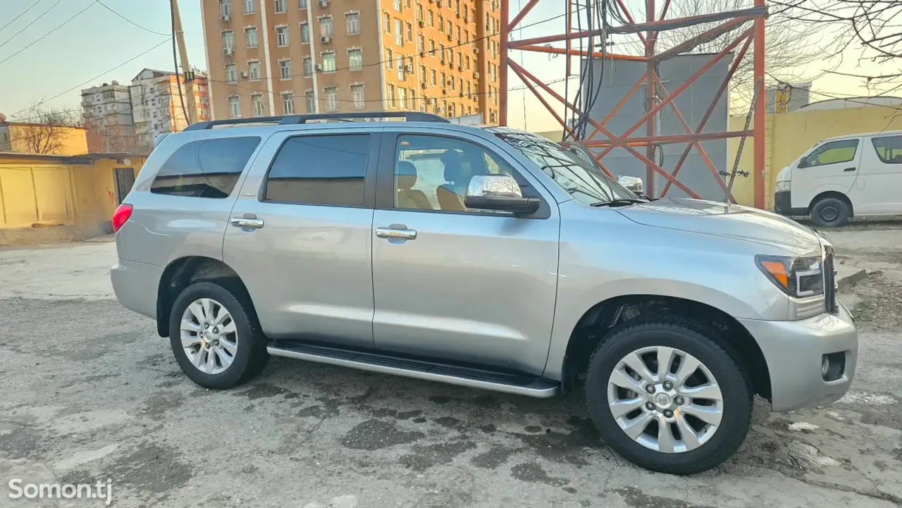 Toyota Sequoia 2018 · 5.7 AT